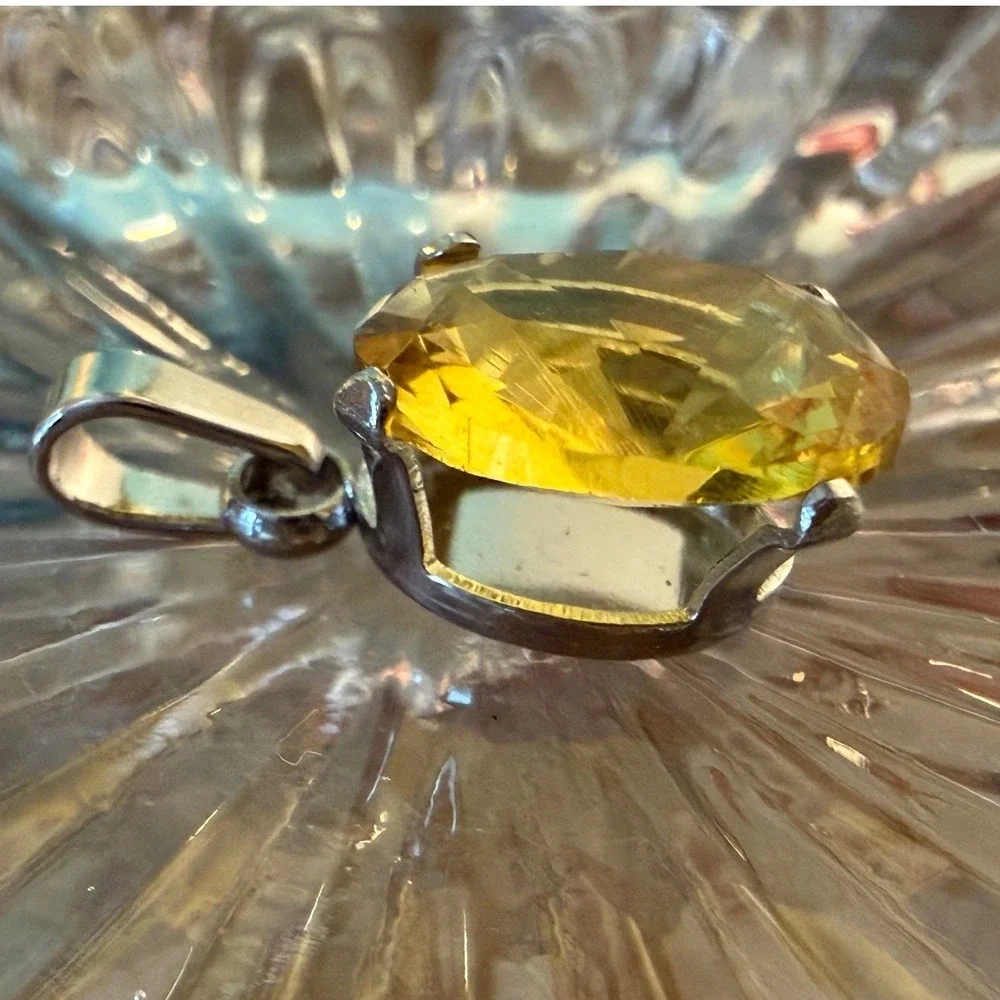 Unbranded Citrine Dainty Oval‎ Pendant Yellow Silver Tone Romantic Charm 1/4